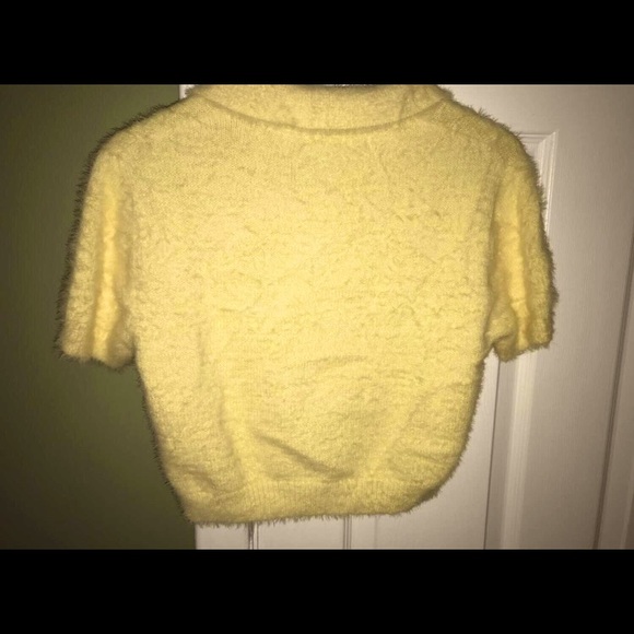 Fuzzy yellow garage crop top - Picture 3 of 3
